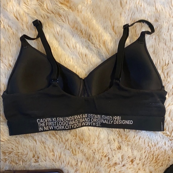 Women’s Calvin Klein Sports Bra - Picture 2 of 5
